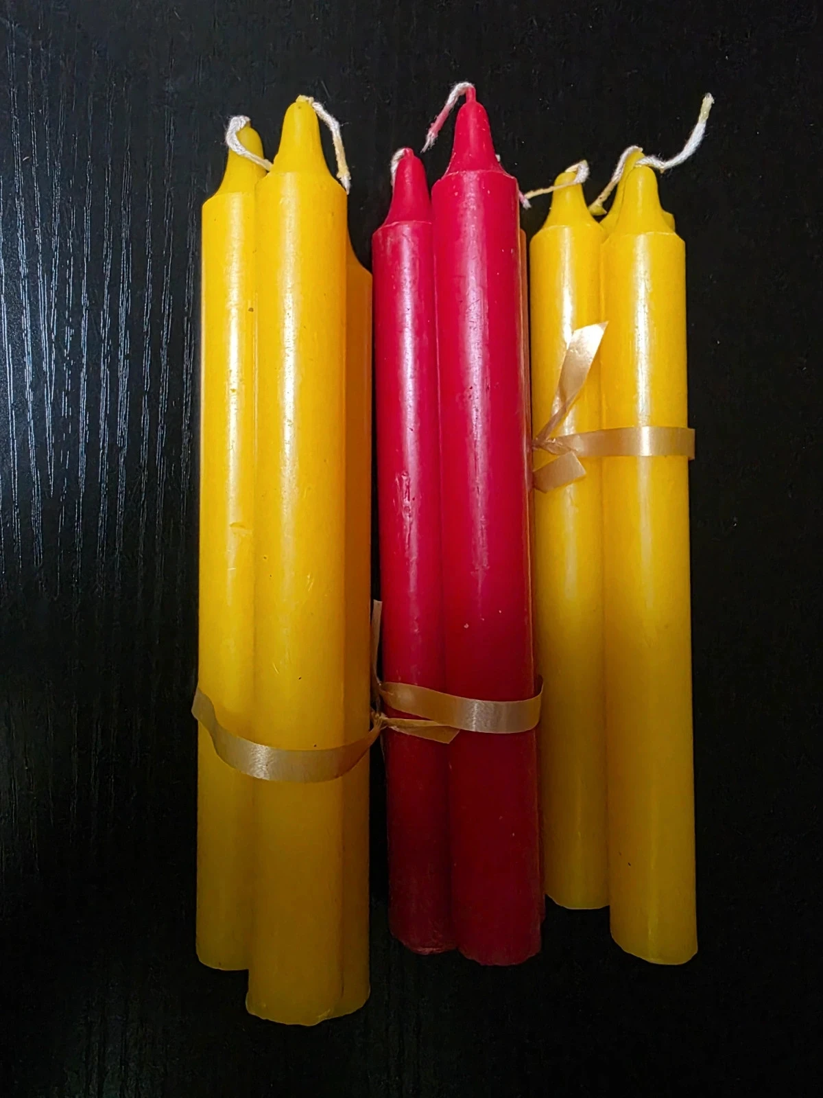 Lotbde 9 bougies type cierges rouge et jaune